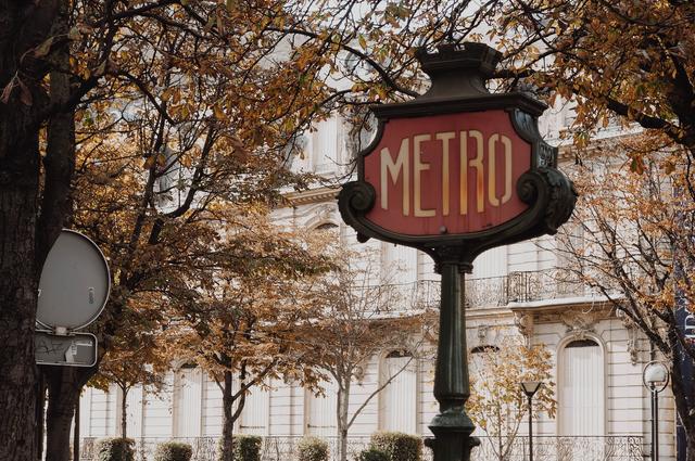 Anastasia Zhenina / Unsplash Paris metro